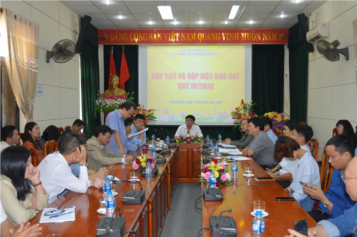 Các đại  biểu tham dự buổi họp báo và gặp mặt báo chí quý IV năm 2018.