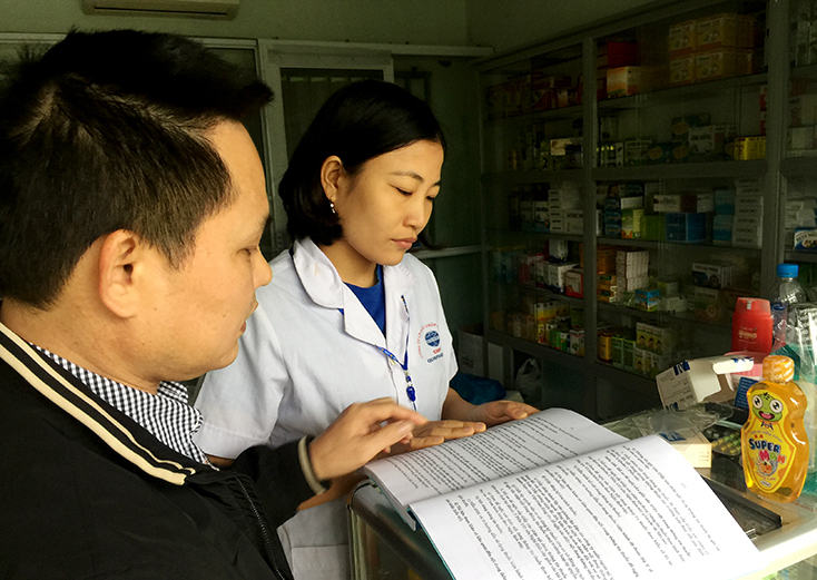 Người dân cần nâng cao nhận thức trong việc mua thuốc theo đơn.