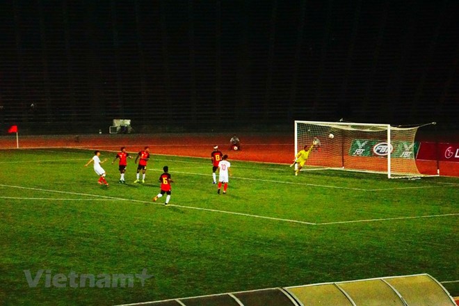 Bàn thắng nâng tỷ số 3-0 của Phan Thanh Hậu. (Ảnh: Vietnam+)