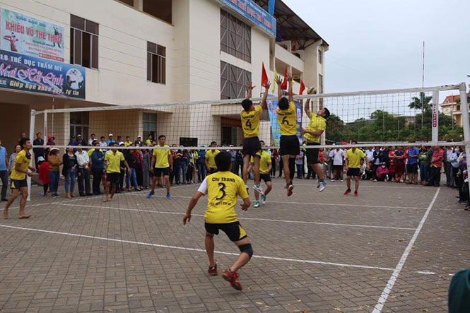 Các vận động viên hăng say thi đấu