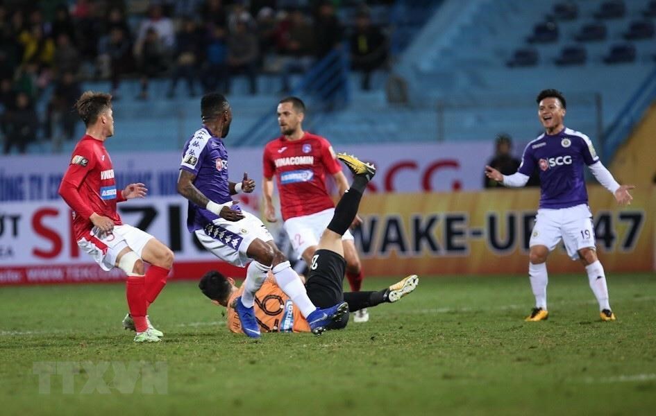 Hà Nội FC vượt trội Than Quảng Ninh ở trận ra quân. (Ảnh: Trọng Đạt/TTXVN)