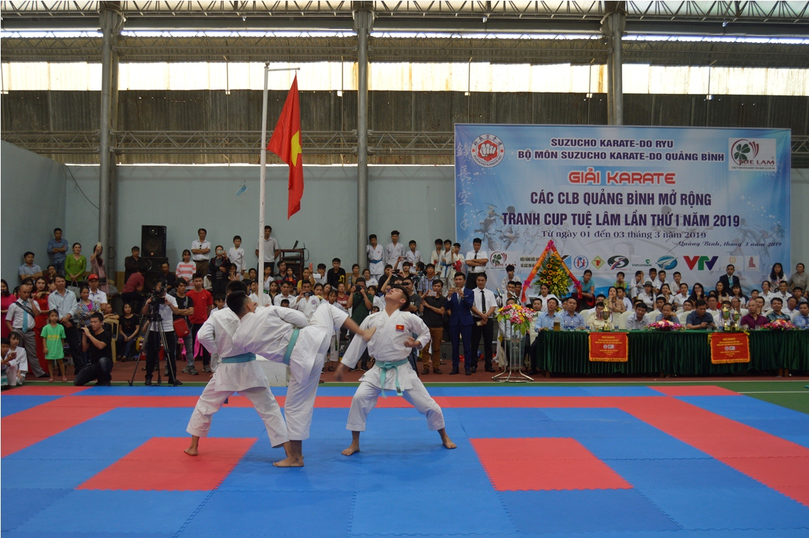 Màn biểu diễn của các VĐV tham gia giải