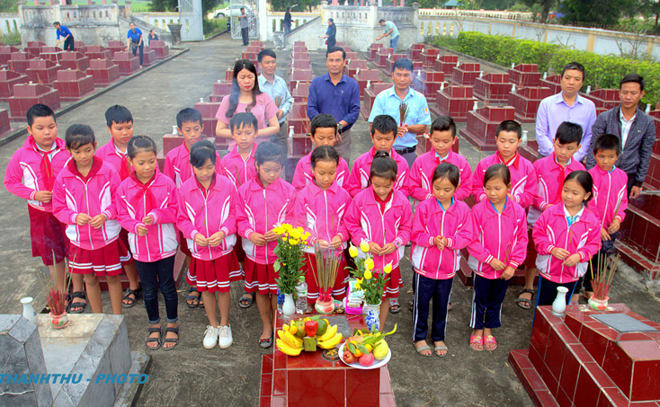 Các em học sinh Trường TH Quảng Phúc tại lễ tri ân