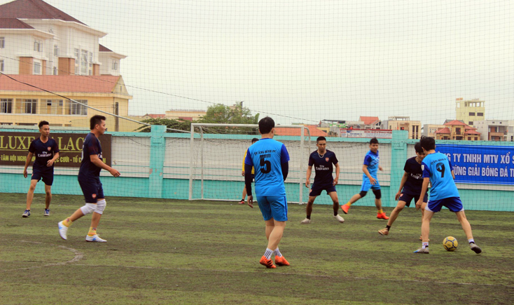 Trận đấu nam thanh niên Khối Doanh nghiệp.