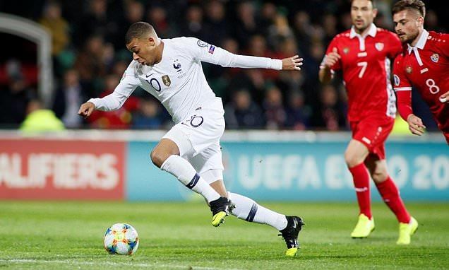  Mbappe góp công mang 3 điểm về cho Pháp. (Nguồn: DM)