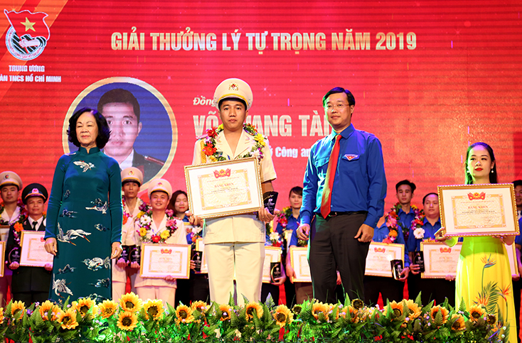 Đồng chí Trương Thị Mai