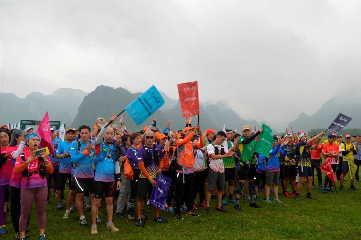 100 thành viên của 10 đội tham gia Chương trình Thử thách Tú Làn mùa thứ 5 năm 2019.
