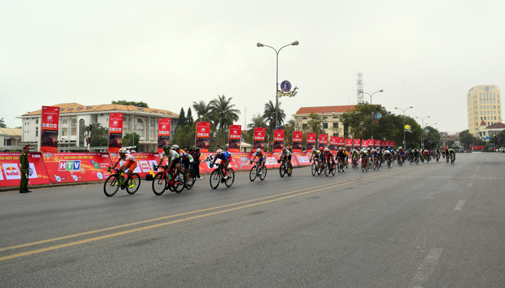 Các tay đua bứt phá về đích