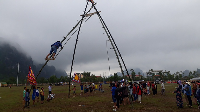 Thử tài với đánh đu