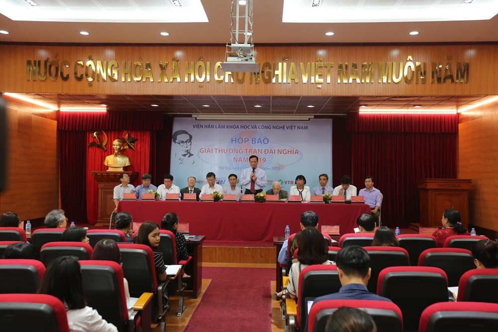  Ban tổ chức công bố các tác giả và công trình khoa học sẽ được trao giải vào ngày 17-5 sắp tới. (Ảnh: Minh Sơn/Vietnam+)