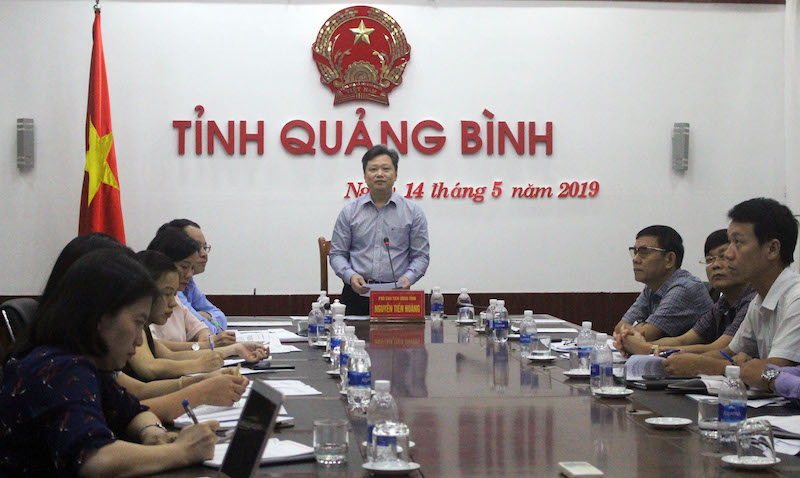 Đồng chí Phó Chủ tịch UBND tỉnh Nguyễn Tiến Hoàng phát biểu tại hội nghị
