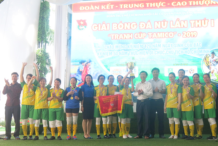 Ban tổ chức đã trao giải Nhất cho đội Liên quân khối Tài chính-Tiền tệ.