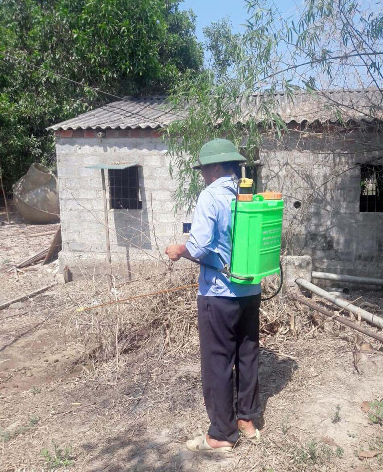 Các học viên được thực hành tại chỗ nhằm nắm bắt được quy trình sử dụng chế phẩm Envimic.
