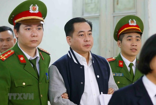 Xet xu phuc tham Vu nhom cung 4 cuu can bo nganh cong an hinh anh 1Cảnh sát dẫn giải bị cáo Phan Văn Anh Vũ. (Ảnh: Doãn Tấn/TTXVN)