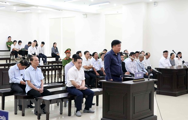 Bat dau xu phuc tham Phan Van Anh Vu cung 4 cuu can bo nganh cong an hinh anh 2Bị cáo Bùi Văn Thành khai báo trước tòa. (Ảnh: Văn Điệp/TTXVN)