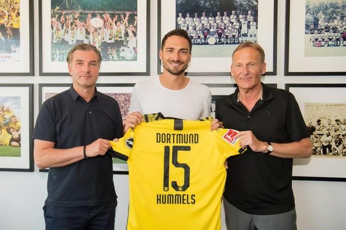  Hummels ra đi để lại khoảng trống không nhỏ ở vị trí trung vệ của Bayern.