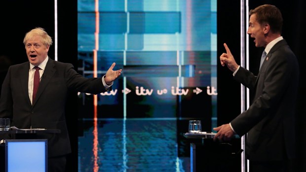 Hai ông Boris Johnson và Jeremy Hunt tranh luận nảy lửa về vấn đề Brexit. (Nguồn: news.sky.com)