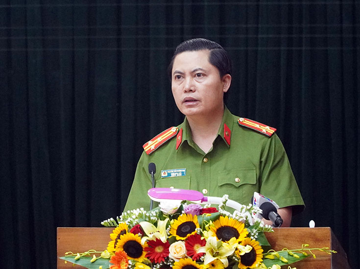 Đại diện lãnh đạo Công an tỉnh trả lời ý kiến chất vấn của đại biểu       