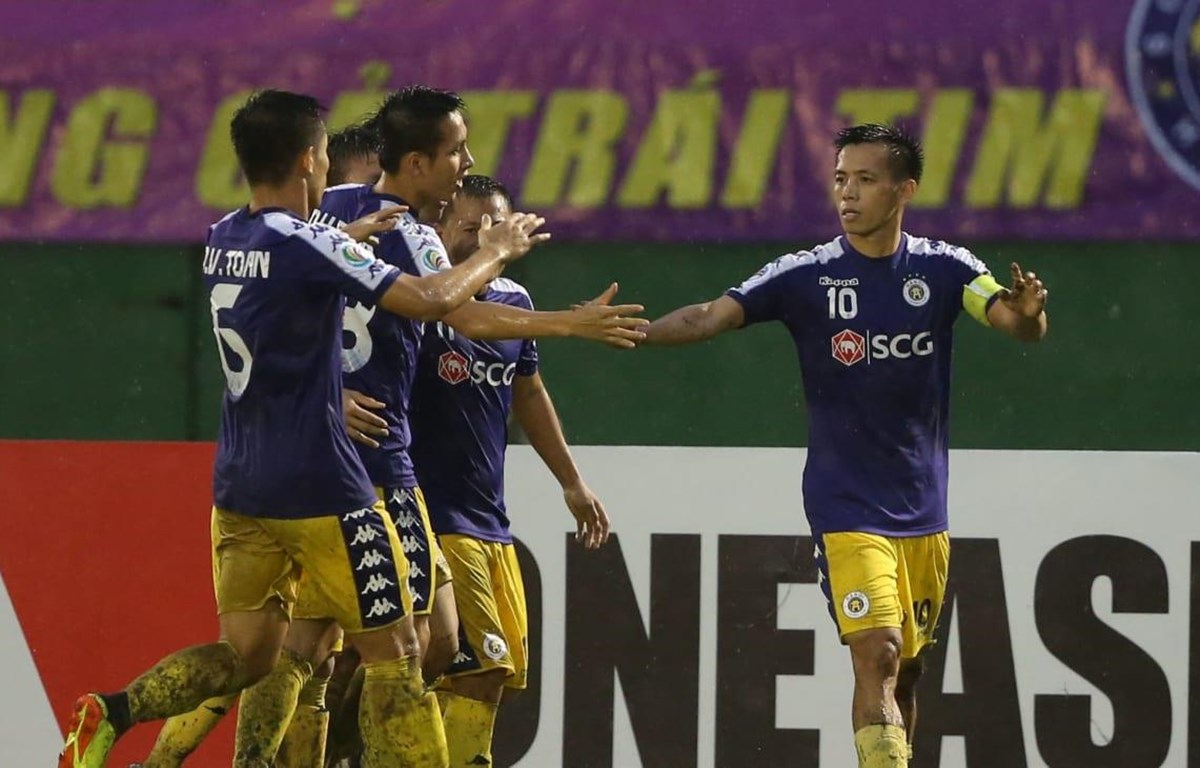  Văn Quyết (phải) mang ưu thế về cho Hà Nội FC. (Nguồn: AFC)