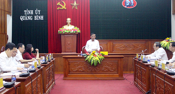 Đồng chí Chủ nhiệm UBKT Trung ương Trần Cẩm Tú phát biểu tại buổi làm việc với Thường trực Tỉnh ủy và UBKT Tỉnh ủy. Ảnh: Ngọc Mai