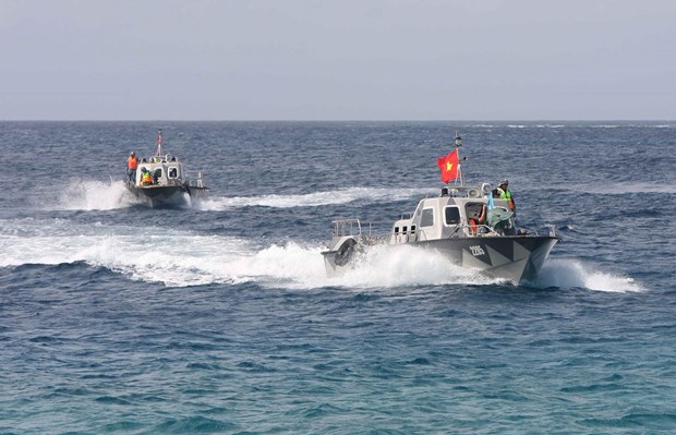 Lực lượng hải quân bảo vệ quần đảo Trường Sa được trang bị phương tiện tuần tra hiện đại, luôn đề cao cảnh giác, tuần tra theo dõi, nắm chắc tình hình trên biển, dự báo đúng tình hình để có kế hoạch và chủ động ứng phó với mọi diễn biến. (Ảnh: Dương Giang/TTXVN)