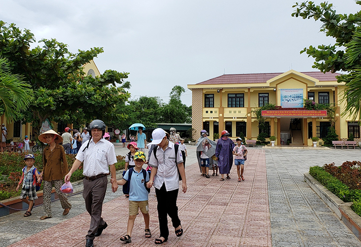 Trường tiểu học Phú Hải được hợp nhất với Trường THCS Phú Hải thành Trường tiểu học và THCS Phú Hải.  