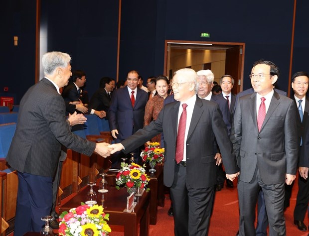 Le ky niem Quoc gia 50 nam thuc hien Di chuc cua Chu tich Ho Chi Minh hinh anh 3Tổng Bí thư, Chủ tịch nước Nguyễn Phú Trọng, Thủ tướng Nguyễn Xuân Phúc và các đồng chí lãnh đạo, nguyên lãnh đạo Đảng, Nhà nước dự Lễ kỷ niệm. (Ảnh: Trí Dũng/TTXVN)