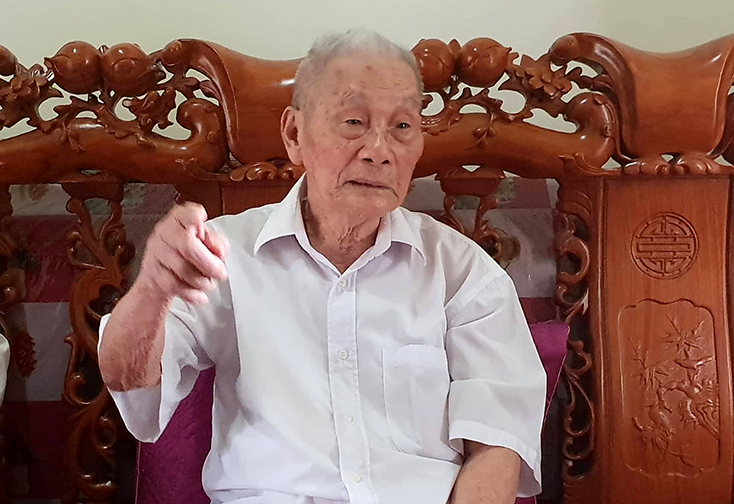 Ông Phạm Hữu Bỉnh kể lại ký ức ngày cướp chính quyền.