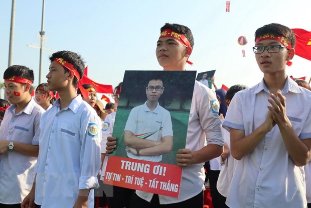 Hàng nghìn cổ động viên cổ vũ cho em Trần Thế Trung. (Ảnh: Bích Huệ/TTXVN)