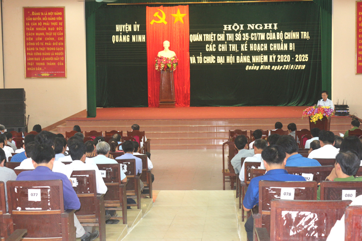 Các đại biểu tham dự hội nghị.