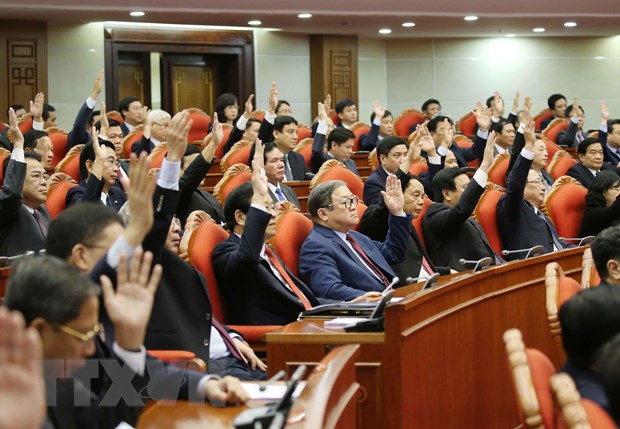 Day manh doi moi sang tao, phat trien nhanh va ben vung dat nuoc hinh anh 1Các đại biểu biểu quyết thông qua Nghị quyết Hội nghị Trung ương lần thứ mười một, khóa XII. (Ảnh: Phương Hoa/TTXVN)