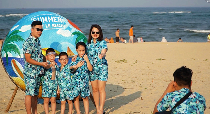 Du khách tham gia theo tour sẽ được các công ty lữ hành mua BHDL. 