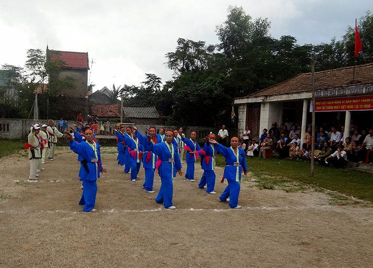 Ngày hội Đại đoàn kết là dịp để thắt chặt tình làng nghĩa xóm, góp phần đẩy mạnh các phong trào thi đua ở cơ sở. (Ảnh: Đ.V)