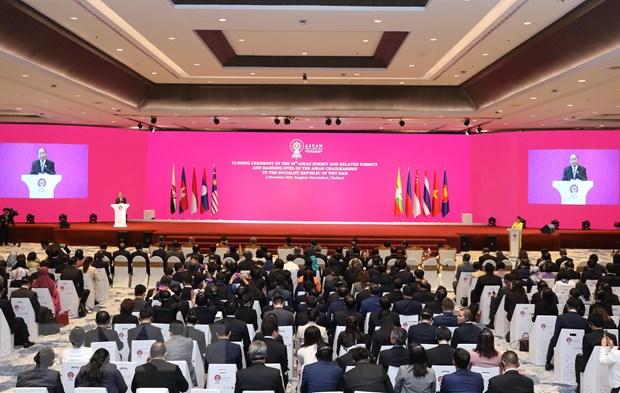 Thu tuong Nguyen Xuan Phuc cong bo chu de cua Nam ASEAN 2020 hinh anh 1Thủ tướng Nguyễn Xuân Phúc phát biểu tại Lễ bế mạc Hội nghị Cấp cao ASEAN 35 và tiếp nhận vai trò Chủ tịch ASEAN của Việt Nam năm 2020. (Ảnh: Thống Nhất/TTXVN)