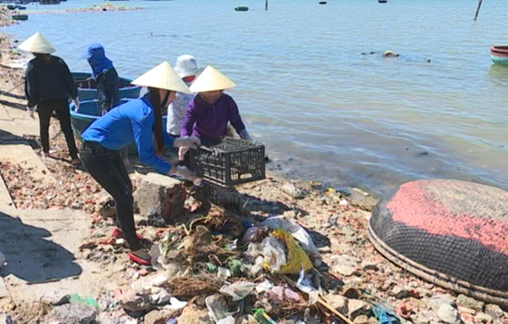 Nhờ đẩy mạnh công tác tuyên truyền, vận động, ý thức bảo vệ môi trường của người dân thị xã Ba Đồn ngày càng được nâng cao. 