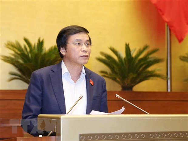 Chinh thuc thong qua Luat Can bo, cong chuc va Luat Vien chuc hinh anh 2Tổng Thư ký, Chủ nhiệm Văn phòng Quốc hội Nguyễn Hạnh Phúc trình bày Báo cáo giải trình, tiếp thu, chỉnh lý dự án Luật sửa đổi, bổ sung một số điều của Luật Cán bộ, công chức và Luật Viên chức. (Ảnh: Phương Hoa/TTXVN)