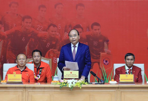 Thủ tướng Nguyễn Xuân Phúc phát biểu chào mừng các đội tuyển bóng đá U22 nam và nữ quốc gia đã mang vinh quang về cho Tổ quốc. (Ảnh: Thống Nhất/TTXVN)