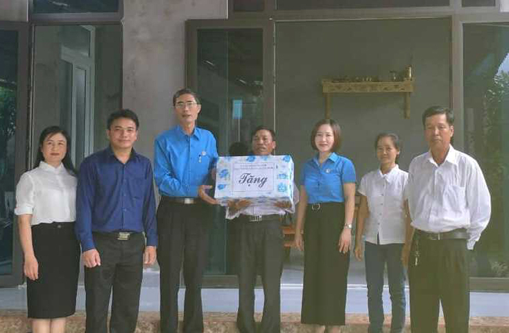 Lễ bàn giao nhà  