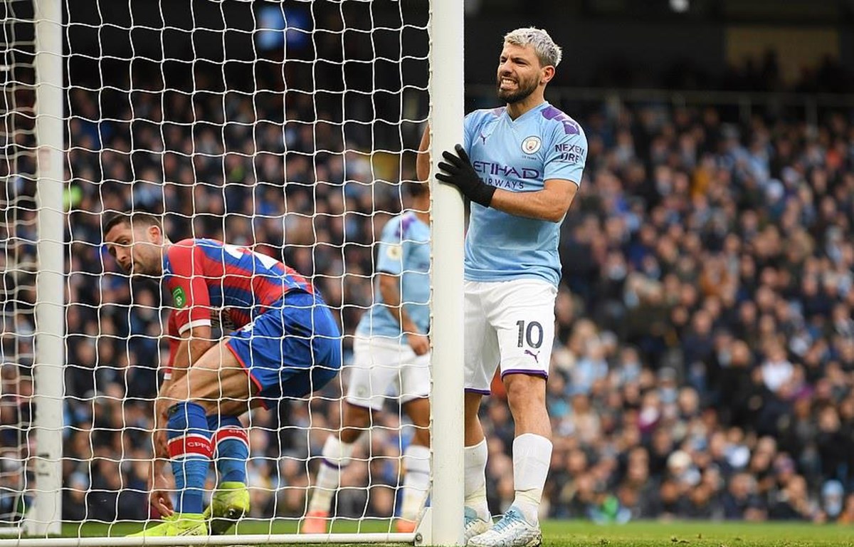 Aguero lập cú đúp nhưng Man City vẫn không thắng.