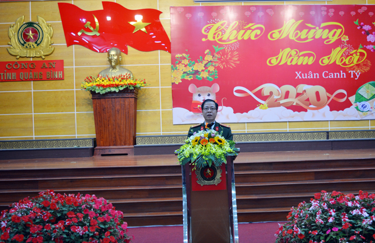 Đồng chí Đại tá Trần Hải Quân, Giám đốc Công an tỉnh đã thông tin đến đội ngũ văn, nghệ sỹ, trí thức về tình hình và những kết quả đạt được trong công công tác công an.