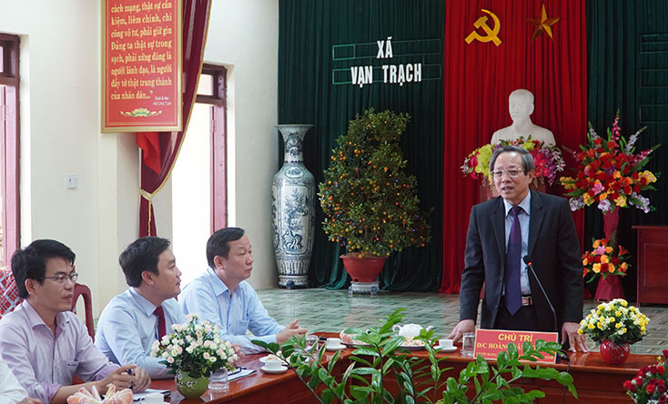 Đồng chí Bí thư Tỉnh ủy phát biểu ý kiến chỉ đạo công tác chuẩn bị đại hội điểm tại xã Vạn Trạch
