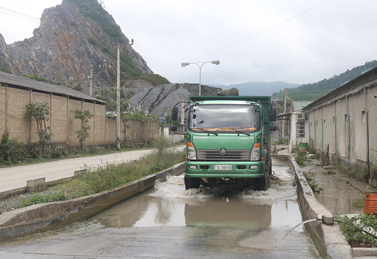 Mỏ đá của Công ty Đại Phúc Quảng Bình-doanh nghiệp khai thác, chế biến khoáng sản nợ đọng thuế lớn trên địa bàn Tuyên Hóa. 