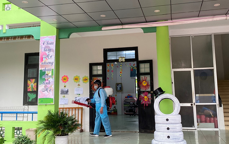 Hoạt động phun khử khuẩn trường học đang được đẩy mạnh trên địa bàn thành phố Đồng Hới
