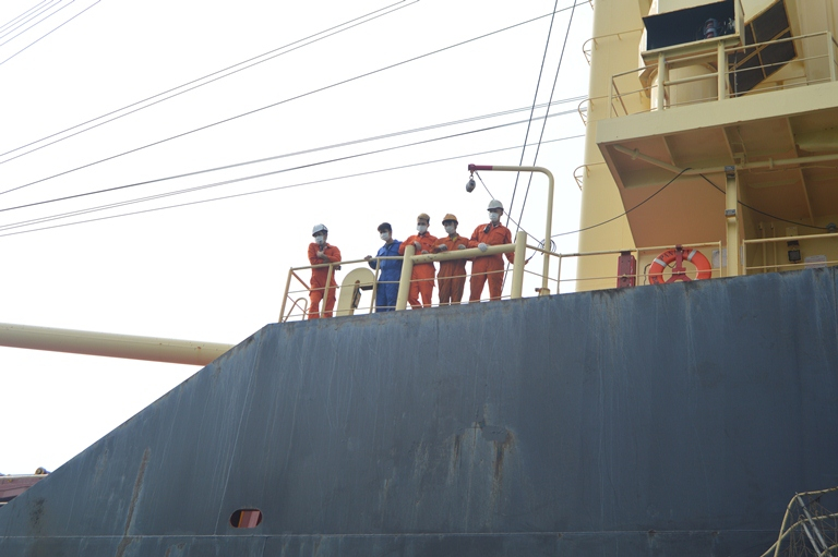 Các thuyền viên trên tàu 