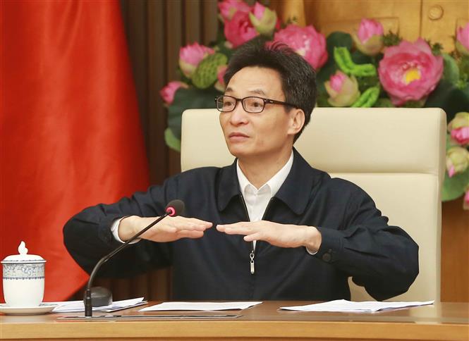 Phó Thủ tướng Vũ Đức Đam, Trưởng ban Chỉ đạo quốc gia phòng, chống dịch COVID-19 chủ trì cuộc họp bàn về thời điểm hợp lý cho học sinh, sinh viên đi học trở lại ngày 22-2. Ảnh: Doãn Tấn/TTXVN