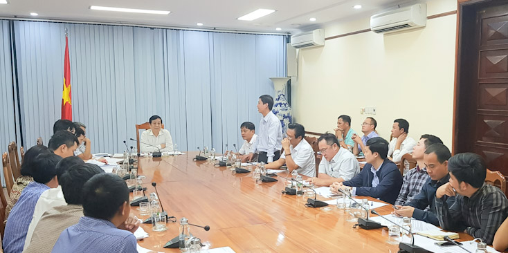 Các đại biểu thảo luận những khó khăn, vướng mắc trong triển khai thực hiện các dự án khu đô thị, khu nhà ở thương mại trên địa bàn tỉnh.