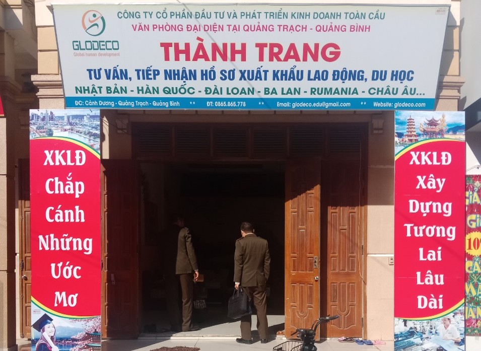 Cơ quan chức năng tiến hành kiểm tra, lập biên bản một cơ sở có sai phạm trong tổ chức và hoạt động đưa người đi làm việc ở nước ngoài theo hợp đồng.