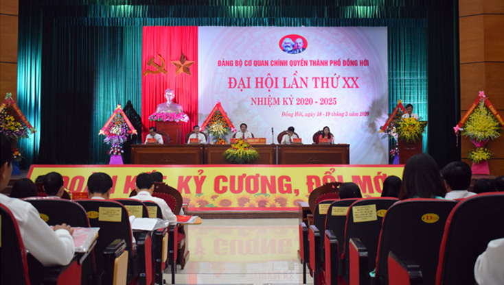 Đồng chí Lê Văn Phúc, Ủy viên Ban Thường vụ Tỉnh ủy, Bí thư Thành ủy Đồng Hới phát biểu chỉ đạo tại đại hội