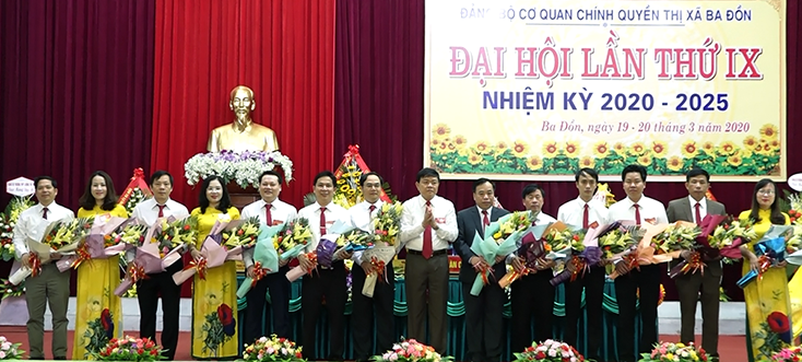 Ra mắt Ban Chấp hành Đảng bộ cơ quan chính quyền thị xã Ba Đồn lần thứ IX, nhiệm kỳ 2020-2025.