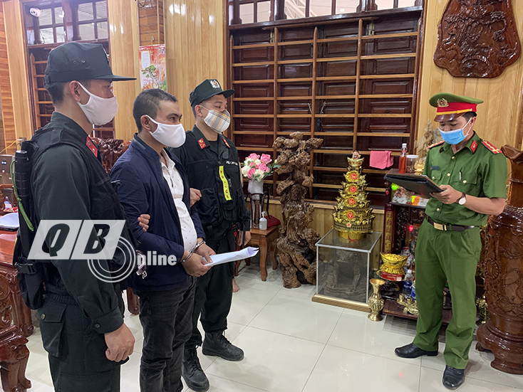  Cơ quan Cảnh sát điều tra Công an tỉnh Quảng Bình thi hành lệnh bắt Nguyễn Minh Thảo.